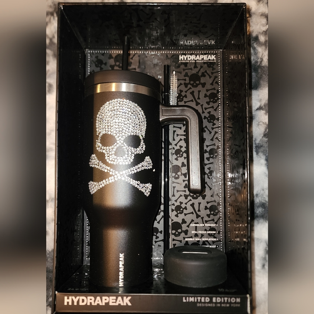 HydraPeak 40oz Skull with crossbones Tumbler